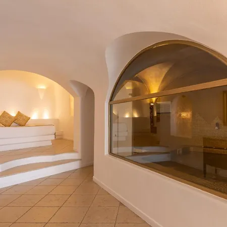 Otel Above Blue 4*