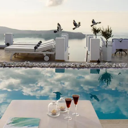 Above Blue Hotel 4*